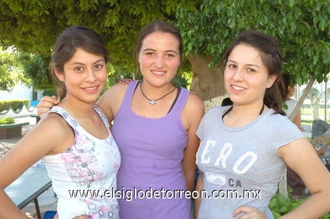 09062010 Lili Arredondo, Bárbara Hoyos y Karen Reuter.