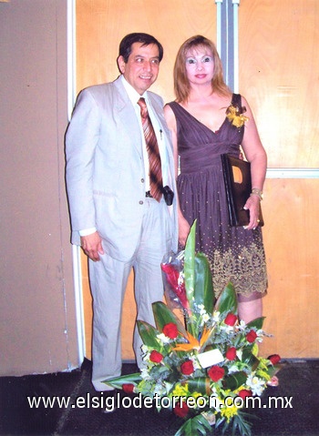 09062010  Jesús Ochoa Cebrián y su esposa Ana María Valdés de Ochoa, en un evento con organizado por el Día del Maestro.