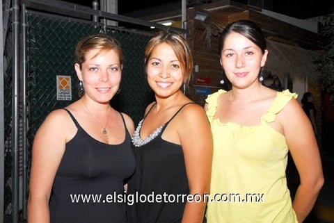 11062010 Daniela de Cepeda, Diana Zapata y Thaism Prieto. EL SIGLO DE TORREÓN / CRISTINA CARRILLO