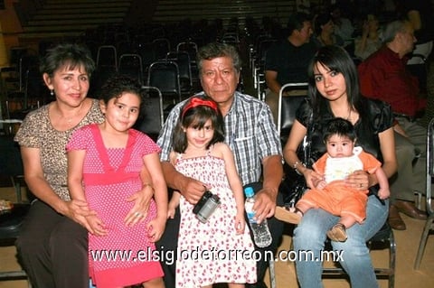 12062010 Mundo, Magdalena y Rafael.