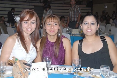 12062010 Nancy Hernández, Victoria Casas y Nadia Jaramillo.
