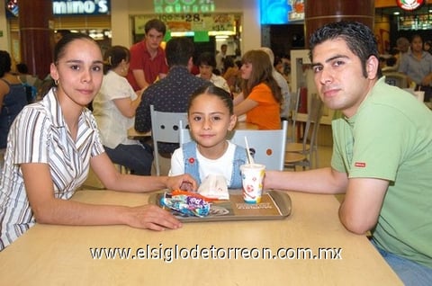 14062010 Nancy Serrato, Wendy Carrillo Serrato y Francisco Carrillo.