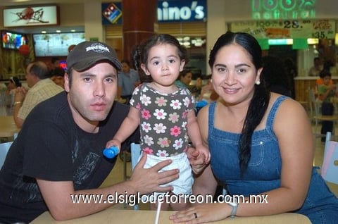 14062010 Disfrutan. Familia Cazares Alonso.