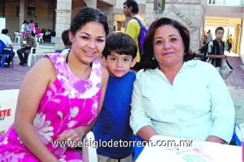 14062010 Karina, Diego y Adriana.