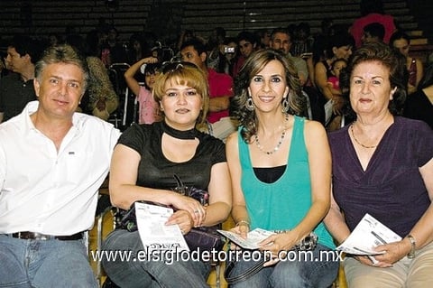 13062010 Roberto Echávarri, Blanca de Echávarri, Claudia Puente y Rosantina Echávarri.