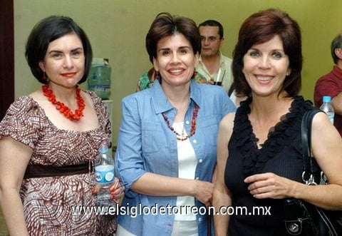 13062010 Espectadoras. Cecilia Ramírez, Rocío Ramírez y Mavisa Rodríguez.