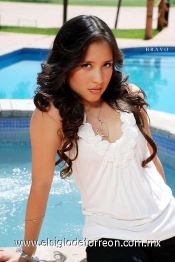 13062010 Srita. Karla Hernández Hyder festejó sus XV años con una divertida fiesta. Ella es hija de los Sres. Lic. José Carlos Hernández Rosas y Lic. Josefina Hyder Coronado. Estudio Bravo