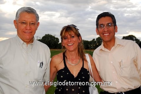 13062010 Presentes. Enrique Macías, Amparo Arjona y Saúl Ramos.