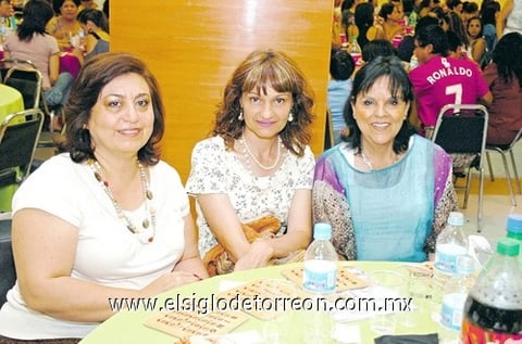 16062010 Velina, Adriana y Blanca.