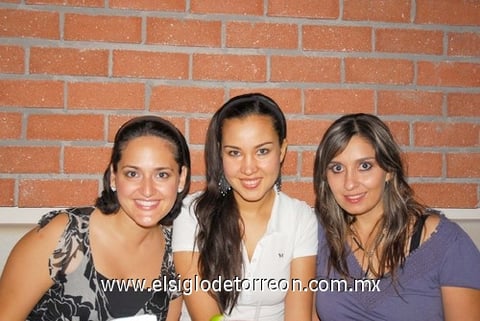 17062010 Amigas. Daniela, Claudia y Ana Claudia.