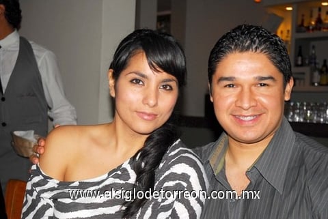 17062010 César Garza y Lupita Alanís de Garza.