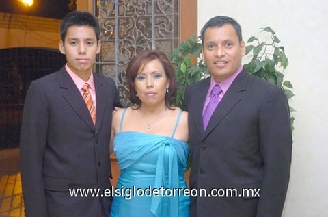 17062010 Invitados. César Zavala, Claudia de Zavala y Jesús Zavala.