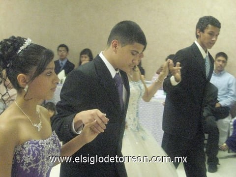 17062010 Mariana Lucía junto a su chambelán Andrés Méndez.