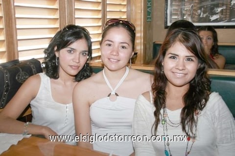 18062010 Comenzales. Karla, Abril y Alejandra.