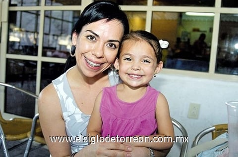 18062010 Emma y Emi Hernández.