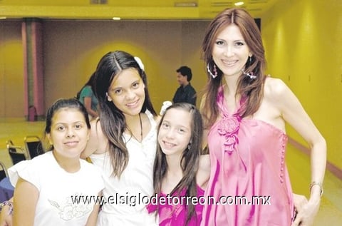 18062010 Frida Aguirre, Luciana Arriaga, Ana Sofía López y Sonia de Arriaga.