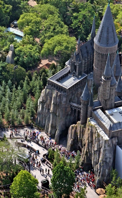 Imágenes aéreas de Universal Orlando mostraban a miles de personas haciendo cola.