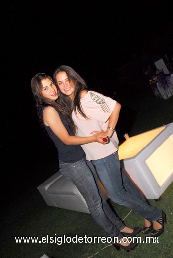 19062010 Karla y Danaet.