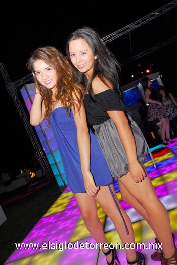 19062010 Mariana y Caty.