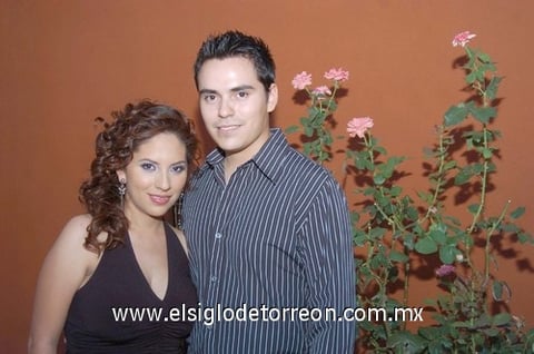 19062010 María Elena y Cecy acudieron a la clausura de un seminario efectuado en el Parque España.