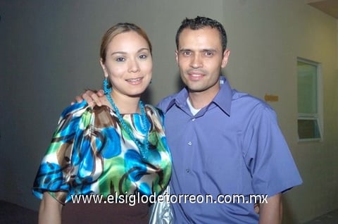 19062010 Angélica y Alicia Urrutia, y los pequeñitos Bardiel y Daisy.