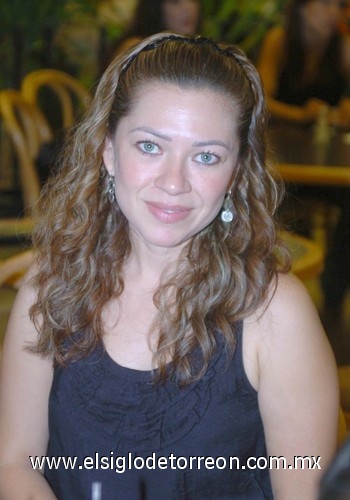 21062010 Adis disfrutó de grata convivencia en su cumpleaños.