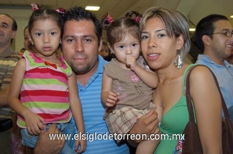 21062010 Claudia, Mario, Regina y Carmen.  EL SIGLO DE TORREÓN / JESÚS HERNÁNDEZ