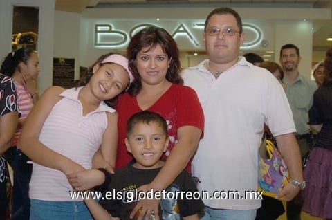 21062010 Bibiana Santoyo, Jaime y Jaime Jr. Antúnez.