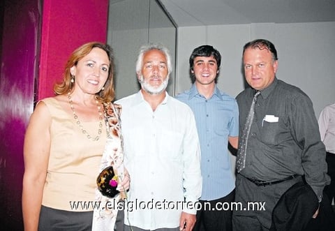 21062010 Karla y Francisco Armas, Fer Armas y Federico Sáenz.
