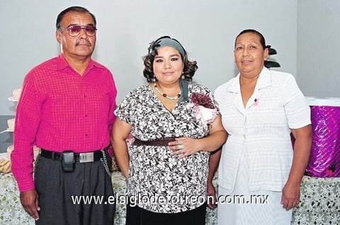 21062010 Ismael Flores, Aidé González y Juana Reyes de Flores.