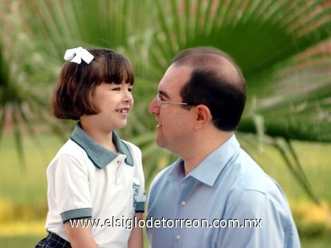 20062010 Paulina con su papá José Montaña.