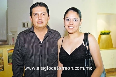 22062010 Francisco Velázquez y Cristina Escobar.