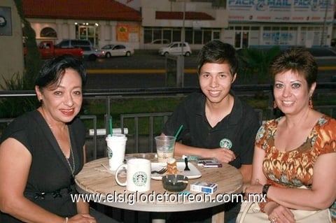 22062010 Guillermina Velázquez, Alonso Medrano y Gloria López.