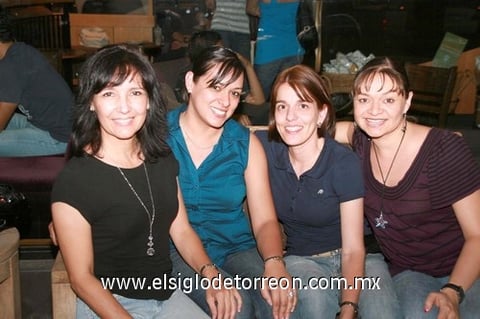 22062010 Comensales. Cristy Olazábal, Loretta Sánchez, Marisol Ramos y Rosario Sánchez.