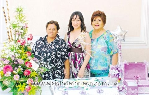 22062010 Josefina Martínez de García y Felícitas Herrera Carrillo organizaron un festejo prenupcial en honor de Inocencia Rojas Herrera.