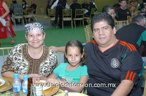 23062010 Adriana, Ana Karen y Ricardo Ruiz.