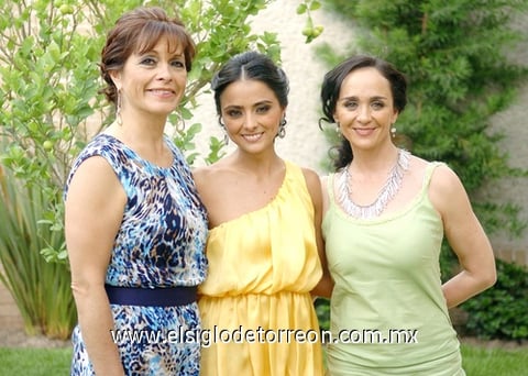 23062010 Silvia de Gaitán y María Eva Nahle organizaron lindo festejo prenupcial en honor de Eva Sofía Gurza.