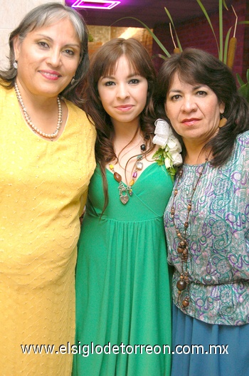 23062010 Daniela Fraire Moreno junto a las organizadoras de su festejo prenupcial: María Mayela Moreno de Fraire y Mayela Alanís de Domínguez.