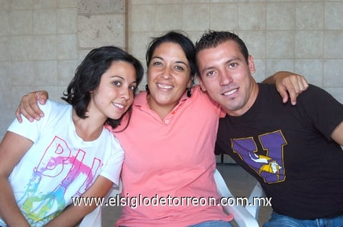 24062010 En convivencia. Arlen Kalkeh, Arlen Canive de Kalkeh y Manuel Riveroll.
