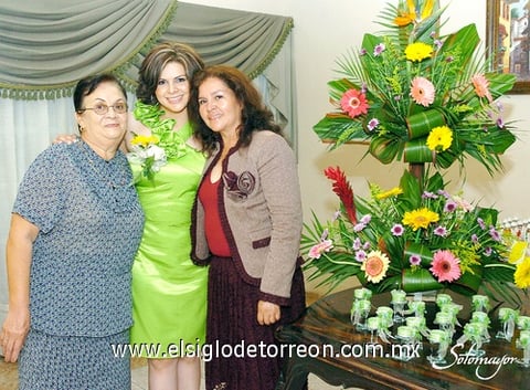 26062010 Elsa Anelice junto a su mamá Sra. Dolores Sandoval de Vela y su futura suegra Sra. María Yolanda Hernández de Sánchez.