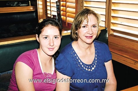 26062010 Valeria y Nora Urby.
