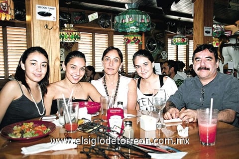 26062010 Paty, Mariana, Patricia, Daniela y Mario.