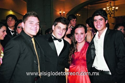 27062010 Fin de cursos. Manolo Mendoza, Alejandro Campos, Bárbara Revuelta y Daniel Aranzábal.