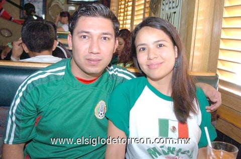28062010 Víctor Domínguez y Mónica Vázquez.