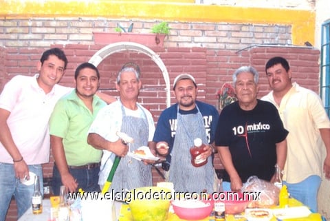 27062010 Israel Escobedo, Carlos Márquez (el camotito), Francisco Guerrero, Daniel Hinojosa, Enrique Ochoa y Jorge Ramos festejaron el Día del Padre.