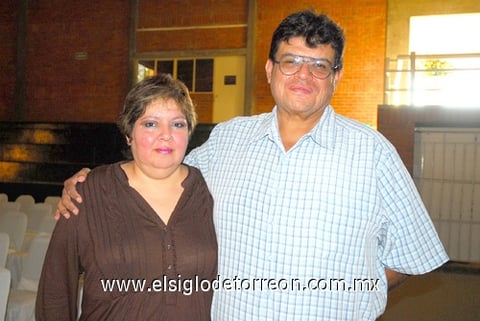 29062010 Mayela Guadalupe Díaz y su esposo Carlos Gerardo Carreón.