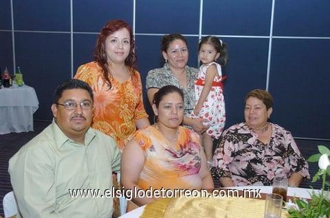 30062010 Miguel González, Laura Esquivel, Martha Hernández, Nancy García, Verónica Rodríguez y Dayana Esquivel.