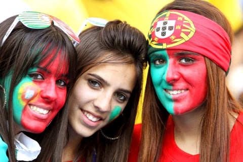 La belleza y picardía de las féminas, han deleitado la pupila de los caballeros que asisten a los estadios.