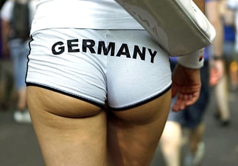 Con esa defensa Alemania está para cempeón.