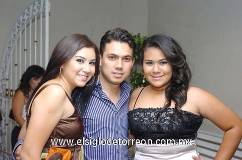 01072010 Ariatne Calderón, Víctor Estrada y Jessy Calderón.